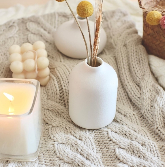 Carrot's Den - Set of 6 White Mini Ceramic Vases for Home Decor | Boho Bud Vases - Picture 5 of 8